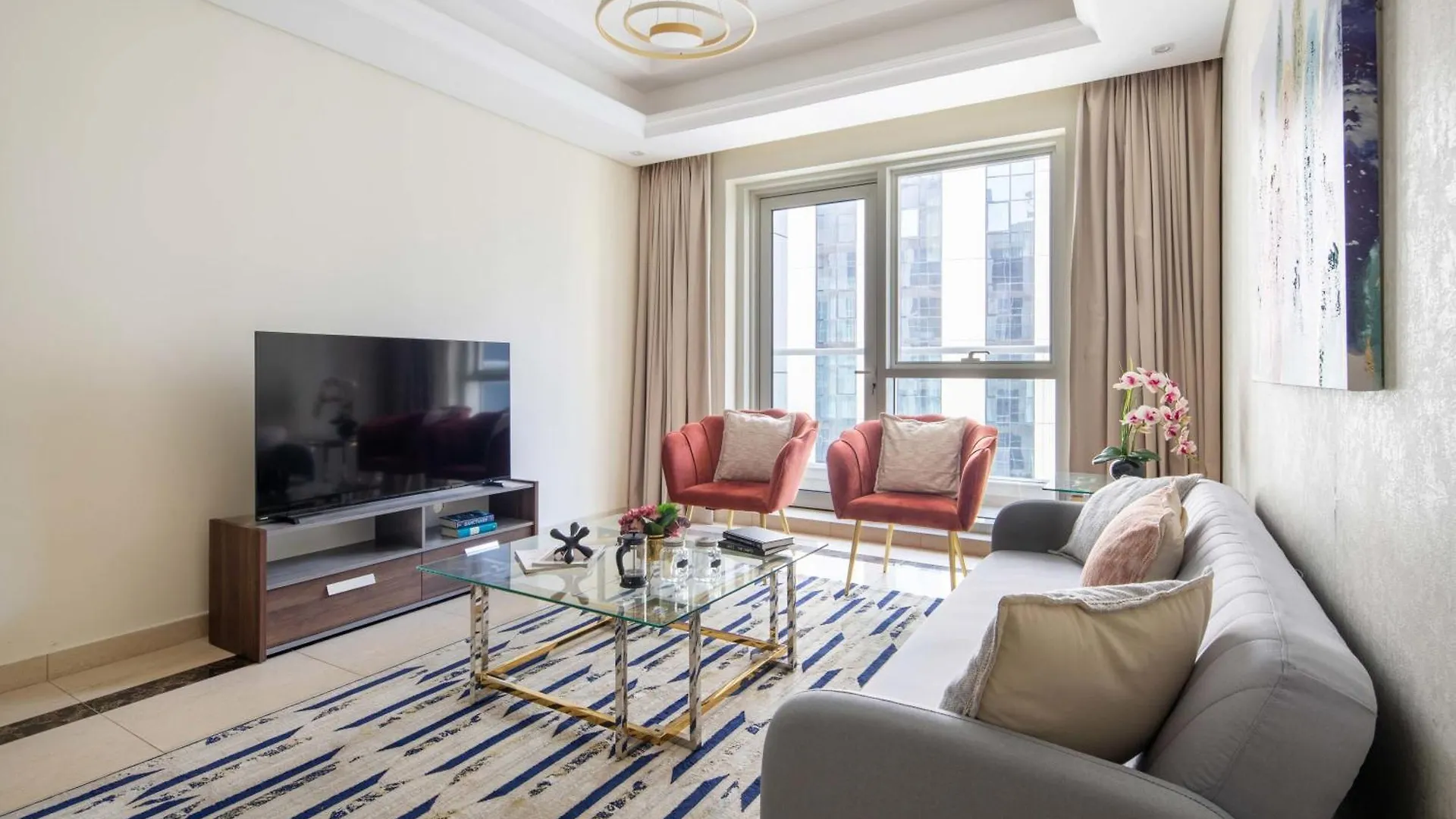 Frank Porter - Mon Reve Dubai Apartment